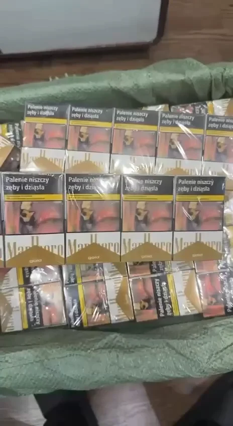 marlboro gold (poland) (10 pack carton) marlboro gold (poland) (10 pack carton)